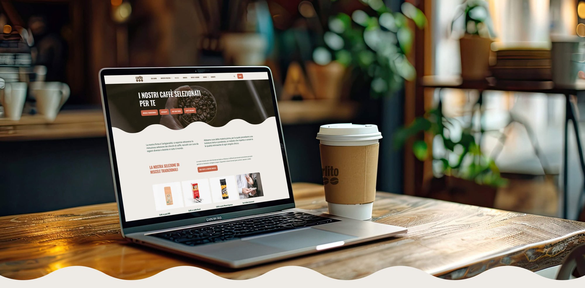 Laptop con anteprima del sito web Caffè Carlito