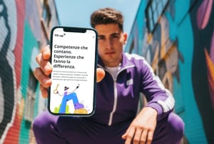 Un giovane mostra il suo cellulare con la home page di Fill-up