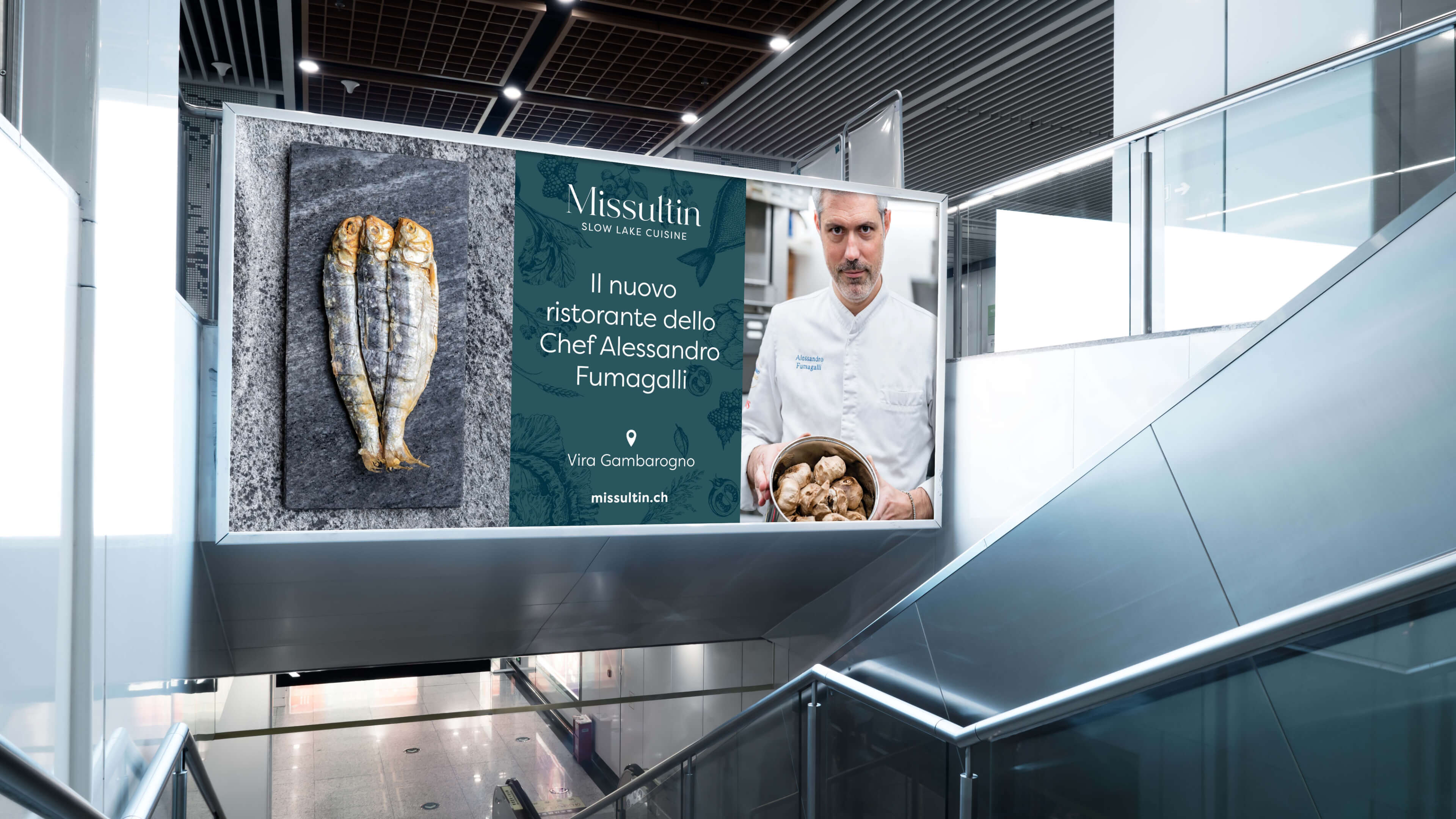 Manifesto, formato da tre pannelli: una fotografia dei pesci "missultin", l'annuncio del nuovo ristorante, e l'immagine di chef Alessandro Fumagalli. 